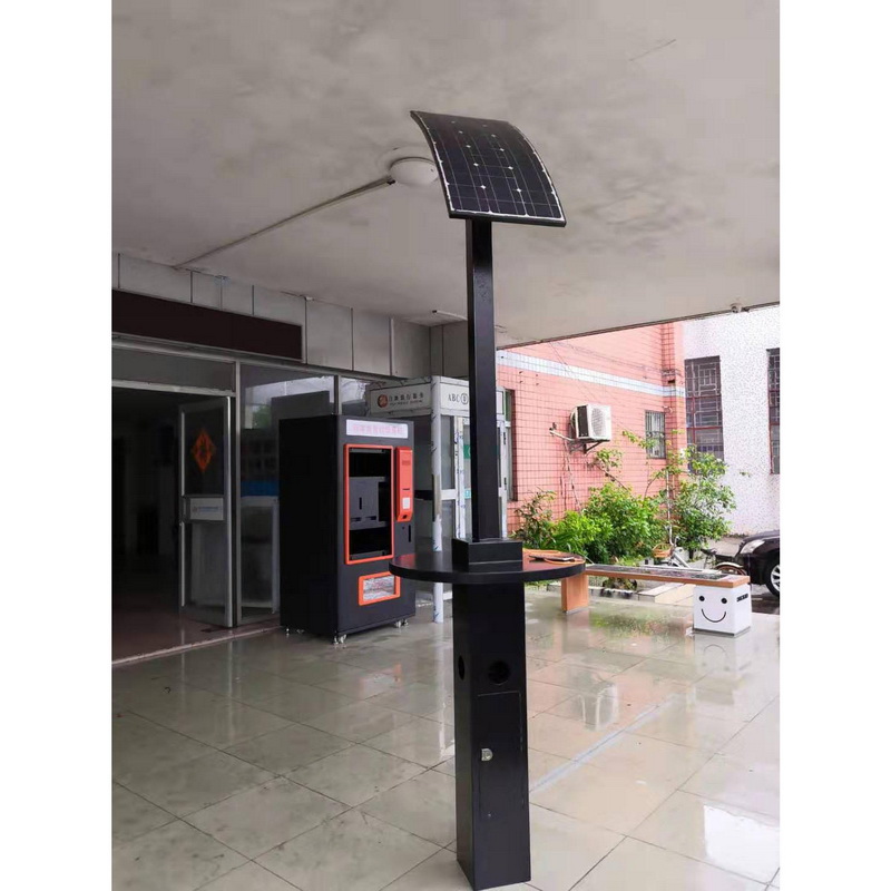 Højkvalitets solcellepanel opretstående gadeopladningsstation til mobile enheder